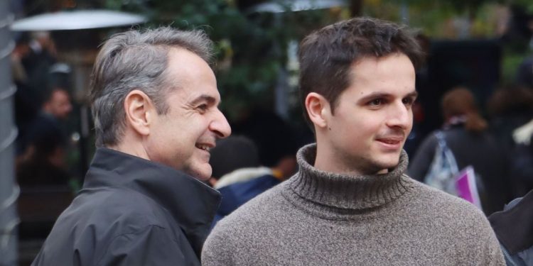 Μητσοτάκης:-Στο-σινεμά-με-τον-γιο-του,-Κωνσταντίνο,-για-να-δουν-τον-Καποδίστρια