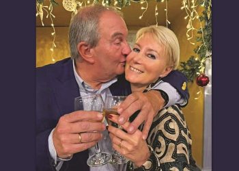 Κώστας-Καραμανλής:-«Καλή-χρονιά»-με-φιλί-στη-Νατάσα-του