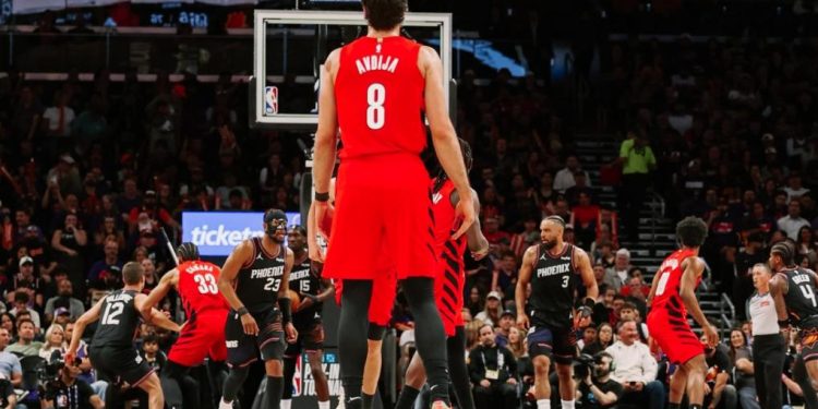 Νίκη-και-πρόκριση-των-Μπλέιζερς-στο-Φοίνιξ-(vid)