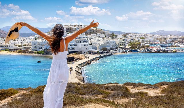 Κοινωνικός-Τουρισμός-2026:-Έναρξη-από-την-1η-Μαΐου-–-Έως-12-δωρεάν-διανυκτερεύσεις-για-300.000-δικαιούχους