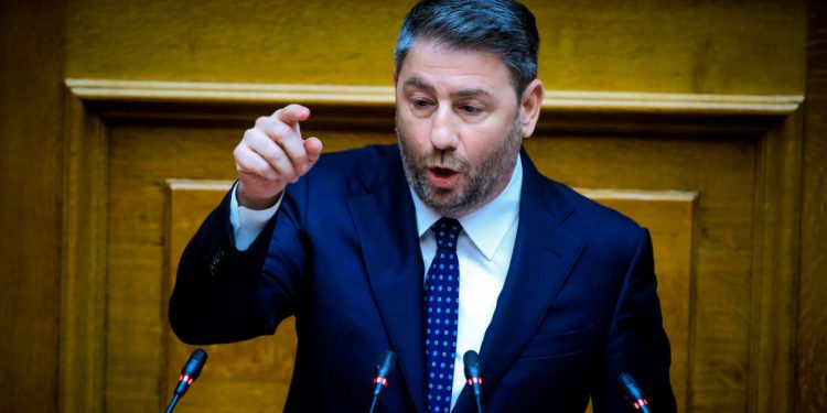 Σφοδρή-επίθεση-ΠΑΣΟΚ-για-Λαζαρίδη,-στο-στόχαστρο-ο-Μητσοτάκης-–-Ρουσφέτια,-διαφθορά-και-σκάνδαλα-στο-προσκήνιο