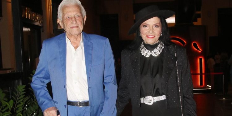 Ζωζώ-Σαπουντζάκη:-Δεν-γνωρίζει-τον-θάνατο-του-συντρόφου-της-–-«Δεν-θα-της-το-πούμε»,-αποκαλύπτει-συνεργάτιδα