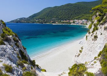 Η-Σκόπελος-και-η-Άνδρος-ανάμεσα-στους-13-μη-συμβατικούς-προορισμούς-του-κόσμου-για-το-2026