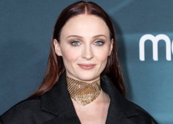 Σόφι-Τέρνερ:-Συνεχίζονται-τα-γυρίσματα-του-«tomb-raider»-μετά-τον-τραυματισμό-της,-είχαν-διακοπεί-για-δύο-εβδομάδες