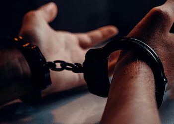 Θεσσαλονίκη:-Συνελήφθησαν-δύο-νεαροί-που-εκβίαζαν-φίλο-τους-για-χρήματα