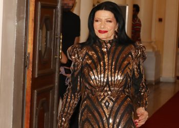 Η-Ζωζώ-Σαπουντζάκη-δεν-έχει-ενημερωθεί-για-τον-θάνατο-του-συντρόφου-της,-είναι-κατάκοιτη,-λέει-συνεργάτιδά-της