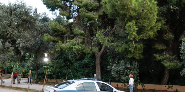 Θεσσαλονίκη:-Εκβίαζαν-19χρονο-φίλο-τους-για-να-τους-δώσει-χρήματα-–-Προσπάθησαν-να-του-κλέψουν-το-κινητό