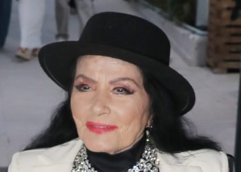 Ζωζώ-Σαπουντζάκη:-«Είναι-κατάκοιτη,-δεν-ξέρει-ότι-έχει-πεθάνει-ο-σύντροφός-της»-λέει-επιστήθια-φίλη-της