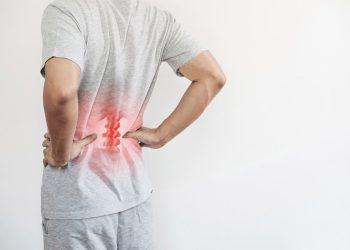Γιατί-ο-πόνος-στη-μέση-είναι-ένα-σύμπτωμα-που-δεν-πρέπει-να-αγνοηθεί