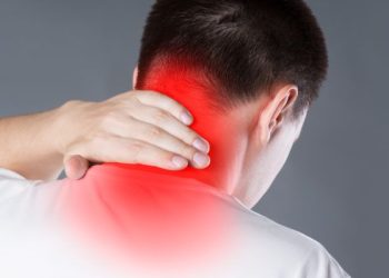 Πόνος-στον-αυχένα:-Πώς-να-ανακουφιστείτε-γρήγορα-με-απλές-κινήσεις