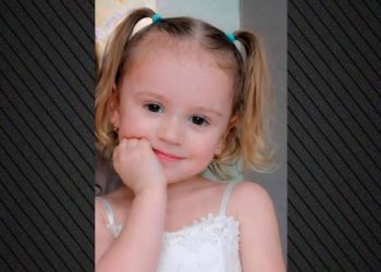 Με-μπομπονιέρες-και-λουλούδια-το-τελευταίο-αντίο-στην-3χρονη-που-σκοτώθηκε-σε-τροχαίο-στην-Καβάλα:-«Καλό-παράδεισο-πριγκίπισσά-μου»