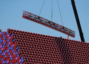 Πτώση-της-τιμής-του-πετρελαίου-με-φόντο-τις-διαπραγματεύσεις,-αλλά-παραμένει-ακριβότερο-από-τα-προπολεμικά-επίπεδα