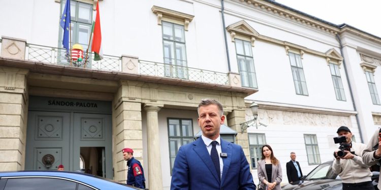 Ουγγαρία:-Ο-Πέτερ-Μαγιάρ-καλεί-τον-πρόεδρο-της-χώρας,-Τάμας-Σούλιοκ-να-παραιτηθεί