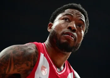 Ολυμπιακός:-Νοκ-άουτ-Τζόουνς-και-Μόρις-με-Αρμάνι-Μιλάνο,-επιστρέφουν-Φουρνιέ-και-Νιλικίνα