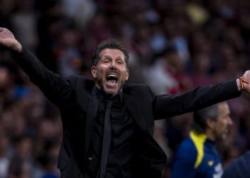 Ντιέγκο-Σιμεόνε:-Η-προκλητική-χειρονομία-του-προπονητή-της-Ατλέτικο-Μαδρίτης-που-τρέλανε-τους-οπαδούς-της-Μπαρτσελόνα