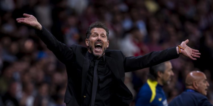 Ντιέγκο-Σιμεόνε:-Η-προκλητική-χειρονομία-του-προπονητή-της-Ατλέτικο-Μαδρίτης-που-τρέλανε-τους-οπαδούς-της-Μπαρτσελόνα