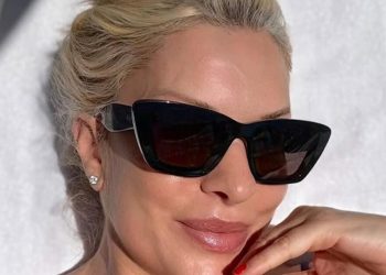 Η-Ελένη-Μενεγάκη-έκανε-ηλιοθεραπεία-στη-Μάλαγα-της-Ισπανίας