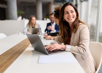 Άνοια:-Τα-επαγγέλματα-που-«θωρακίζουν»-τον-εγκέφαλο,-μειώνουν-τον-κίνδυνο-και-κρατούν-το-μυαλό-σε-εγρήγορση-για-χρόνια