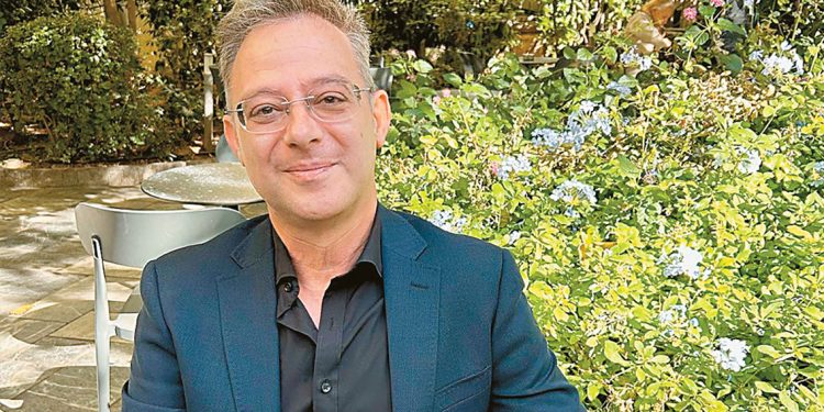 Ο-Έλληνας-που-δίνει-ελπίδα-και-ετοιμάζεται-να-νικήσει-τη-σκλήρυνση-κατά-πλάκας