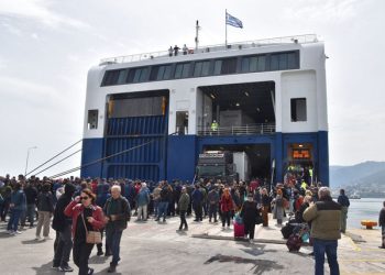 Κινητοποίηση-κτηνοτρόφων-στο-λιμάνι-της-Μυτιληνής-–-Δεν-επέτρεψαν-την-αποβίβαση-φορτηγών-από-το-πλοίο-«blue-star-patmos»