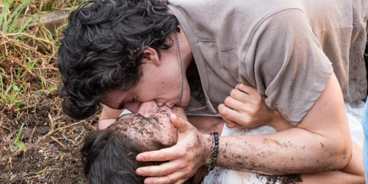 Το-mega-ετοιμάζει-ένα-νέο-ερωτικό-–-δικαστικό-θρίλερ-με-τίτλο-«Σύγκρουση»:-Η-πρώτη-φωτογραφία-από-τα-γυρίσματα