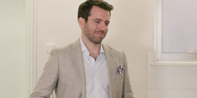 Σούπερ-Ήρωες-–-επόμενο-επεισόδιο:-Ο-Δημήτρης-ανακοινώνει-στους-υπαλλήλους-ότι-το-σουπερμάρκετ-θα-γίνει-πιο-eco-friendly