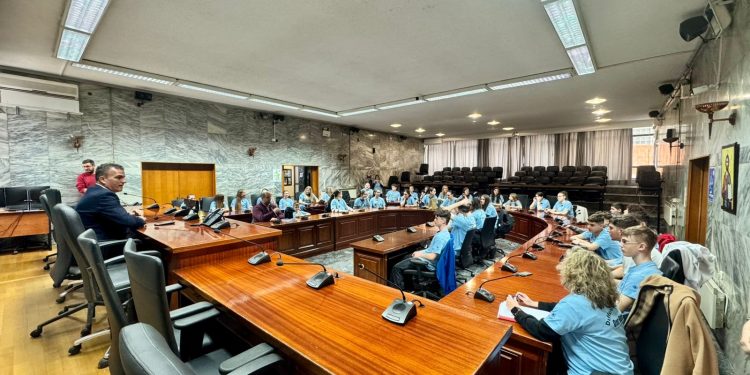 Στο-Δημαρχείο-της-Λάρισας-αθλητές-της-γερμανικής-svc04-sonneberg-(ΦΩΤΟ)