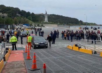 Στις-18:00-αποχωρεί-το-blue-star-1-από-το-λιμάνι-της-Μυτιλήνης,-δεν-επιβιβάζονται-φορτηγά