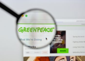 Η-greenpeace-κατηγορεί-τις-πετρελαϊκές-εταιρίες-ότι-πραγματοποιούν-υπερκέρδη-λόγω-του-πολέμου-στη-Μέση-Ανατολή