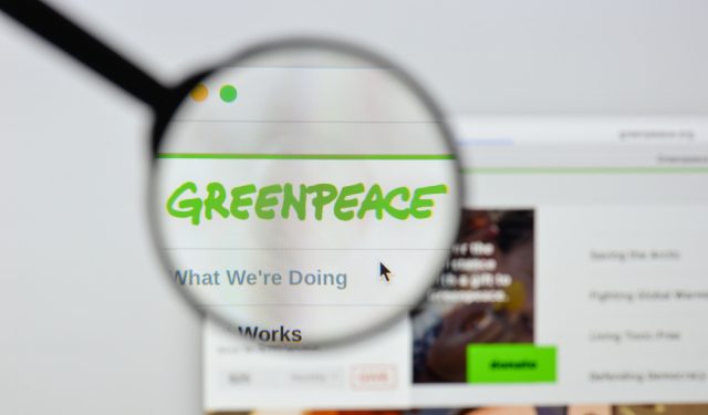 Η-greenpeace-κατηγορεί-τις-πετρελαϊκές-εταιρίες-ότι-πραγματοποιούν-υπερκέρδη-λόγω-του-πολέμου-στη-Μέση-Ανατολή