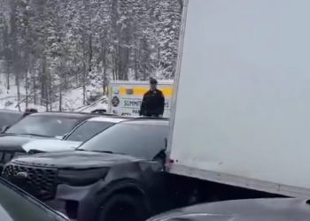 Κολοράντο:-19-τραυματίες-από-τεράστια-καραμπόλα-75-οχημάτων-–-Σοκαριστικές-εικόνες-από-στοιβαγμένα-αυτοκίνητα