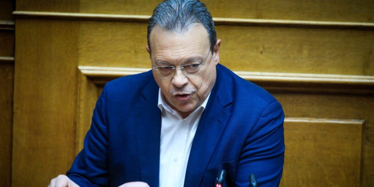 Φάμελλος-κατά-Μητσοτάκη-για-Λαζαρίδη:-Τι-άλλο-πρέπει-να-αποκαλυφθεί-για-να-διώξει-τον-πολιτικό-απατεώνα;