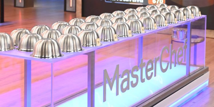 masterchef:-Οι-15-διαγωνιζόμενοι-θα-χωριστούν-σε-3-πεντάδες-και-κάθε-μία-θα-υποβληθεί-σε-διαφορετική-δοκιμασία