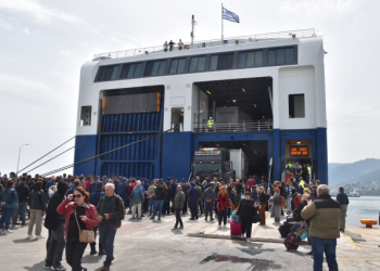 Συνεχίζεται-ο-αποκλεισμός-του-λιμανιού-της-Μυτιλήνης-από-κτηνοτρόφους,-δεν-επέτρεψαν-την-αποβίβαση-φορτηγών-από-το-blue-star-1