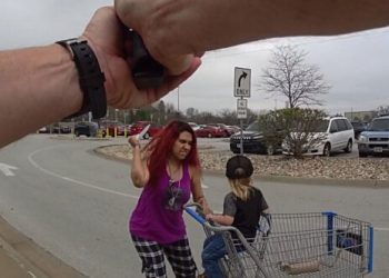 Αστυνομικός-σκότωσε-γυναίκα-που-έκλεψε-καρότσι-με-παιδί-και-το-μαχαίρωσε-στη-Νεμπράσκα