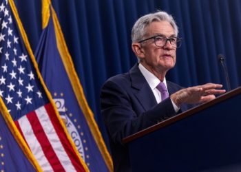 Ο-Τραμπ-απειλεί-με-απόλυση-τον-Πάουελ-αν-δεν-αποχωρήσει-από-τη-fed