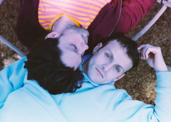 Ο-Γιώργος-Μπένος-και-ο-Αλέξανδρος-Πιεχόβιακ-πρωταγωνιστές-στο-πολυβραβευμένο-έργο-«bacon»