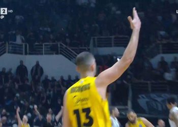 ΠΑΟΚ-–-Άρης-|-Ο-Μποχωρίδης-ευστοχεί-σε-τρίποντο-και-το-πανηγυρίζει-χαρακτηριστικά-(vid)