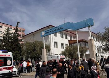 Τουρκία:-Με-5-όπλα-έσπειρε-τον-θάνατο-στο-σχολείο-ο-15χρονος-γιος-πρώην-αστυνομικού-–-9-οι-νεκροί-από-το-μακελειό