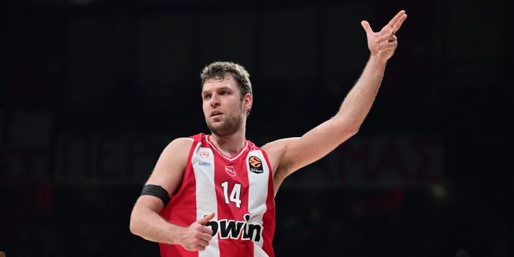 Ο-Σάσα-Βεζένκοφ-ψήφισε-τον-εαυτό-του-για-mvp-της-euroleague,-ο-Νίκολα-Μιλουτίνοφ-στις-επιλογές-του-για-την-κορυφαία-πεντάδα