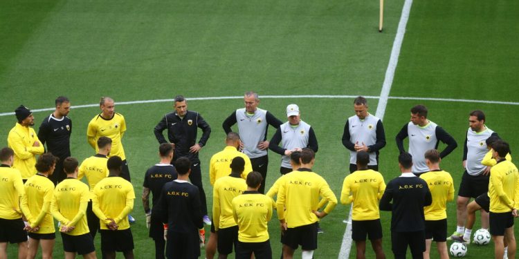 ΑΕΚ-–-Ράγιο-Βαγεκάνο:-Τελευταία-προπόνηση-για-την-Ένωση-με-Μαρίν-και-χειροκρότημα-των-παικτών-στα-λόγια-του-Νίκολιτς