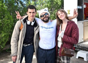 Ο-akylas-εισβάλλει-στη-σειρά-της-ΕΡΤ-«Το-Παιδί»,-δείτε-φωτογραφίες-από-τα-γυρίσματα