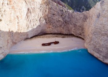 Το-«Ναυάγιο-Ζακύνθου»-και-η-σχέση-του-με-τον-πατέρα-της-19χρονης-Μυρτούς-που-πέθανε-στο-Αργοστόλι-–-Δείτε-το-βίντεο