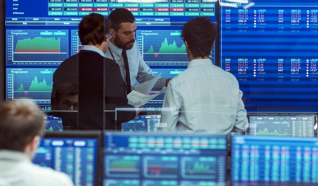 «Πάρτι»-στα-ευρωπαϊκά-χρηματιστήρια-–-Βουτιά-του-πετρελαίου-στα-95-δολάρια