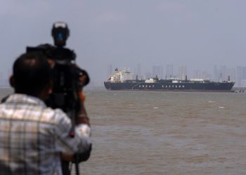 reuters:-Το-Ιράν-προτείνει-σχέδιο-για-ασφαλή-διέλευση-πλοίων-μέσω-του-Ομάν-στα-Στενά-του-Ορμούζ