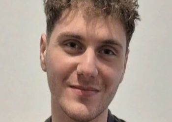 Λευκάδα:-Υποτροφία-για-μαθητή-που-πήγαινε-για-6-χρόνια-με-καΐκι-στο-σχολείο