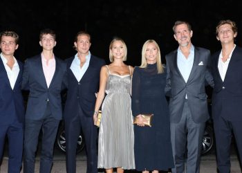 Παύλος-Ντε-Γκρες-–-Μαρί-Σαντάλ:-Ο-γιος-τους-Οδυσσέας-–-Κίμωνας-είχε-ατύχημα-και-χτύπησε-στο-κεφάλι