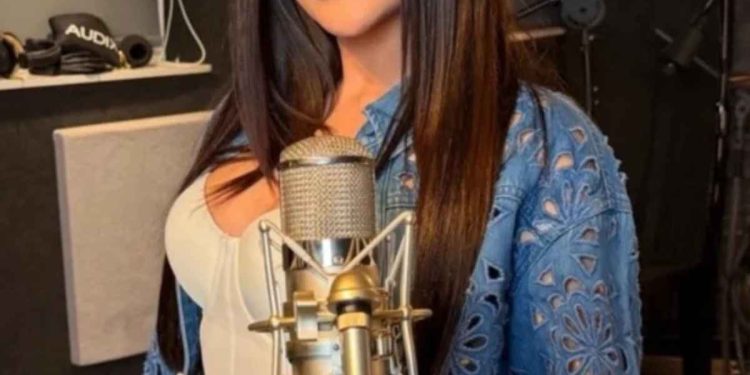 Γράφτηκε-από-τη-μαμά-για-την-κόρη:-Το-τραγούδι-που-έγινε-viral-παντού-–-Δείτε-ποια-το-τραγουδά