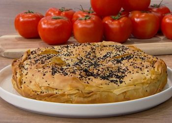 Ντοματόπιτα-σαν-στραπατσάδα