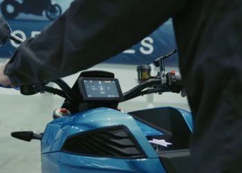 Η-πρώτη-μοτοσυκλέτα-με-solid-state-μπαταρία